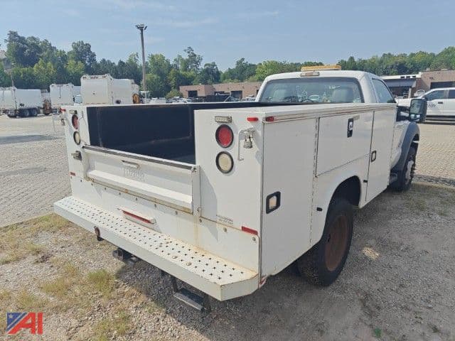 Image of Ford F-550 equipment image 3
