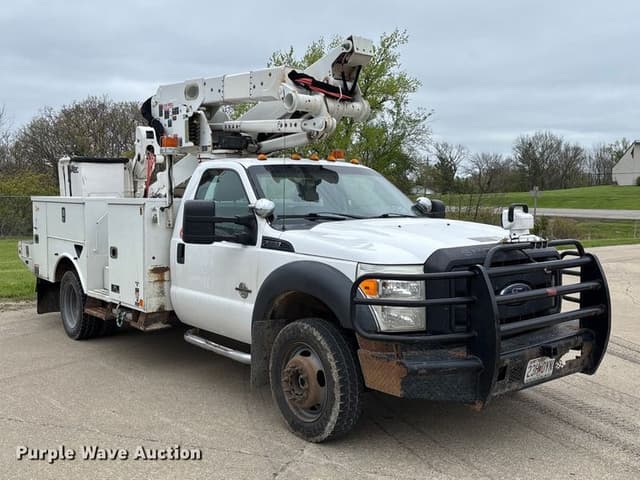 Image of Ford F-550 equipment image 2