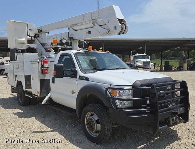 Image of Ford F-550 equipment image 2