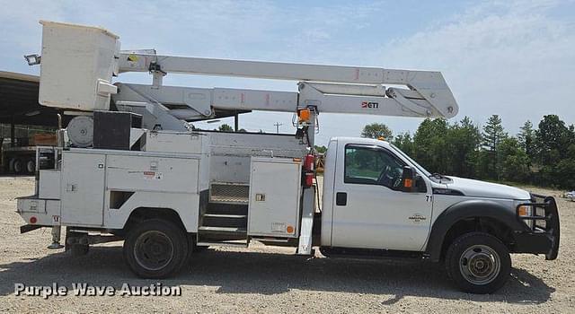 Image of Ford F-550 equipment image 3