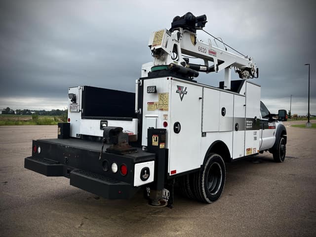Image of Ford F-550 equipment image 4