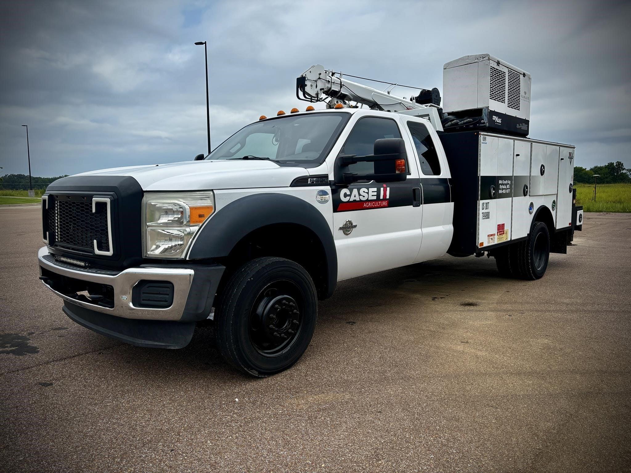 2016 Ford F-550 Equipment Image0