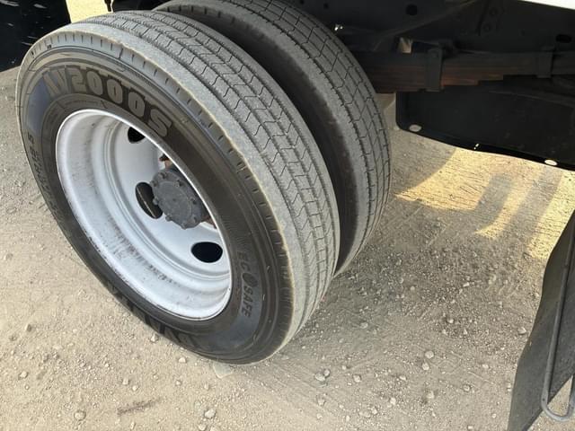 Image of Ford F-550 equipment image 4