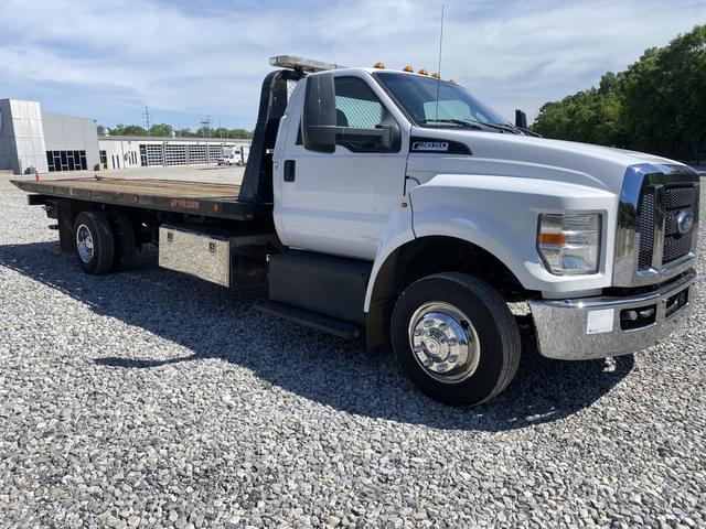 Image of Ford F-650 equipment image 3