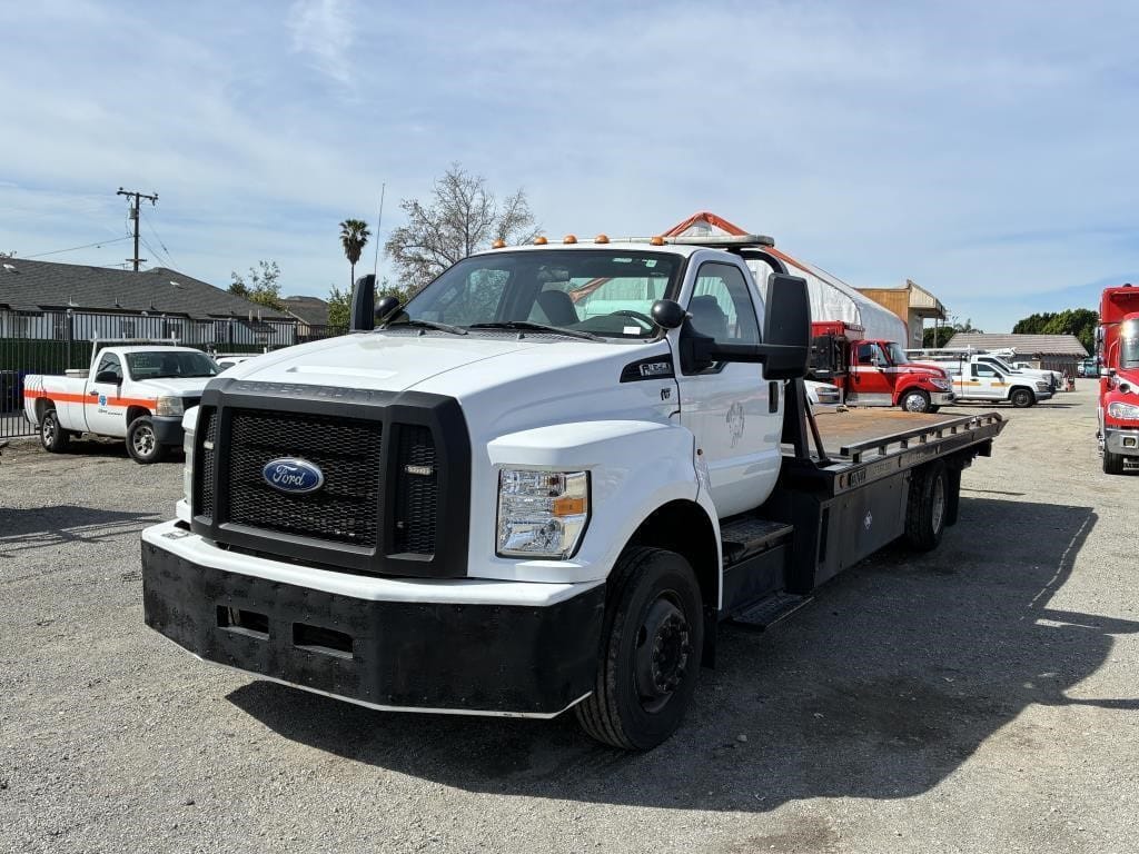 2016 Ford F-650 Equipment Image0