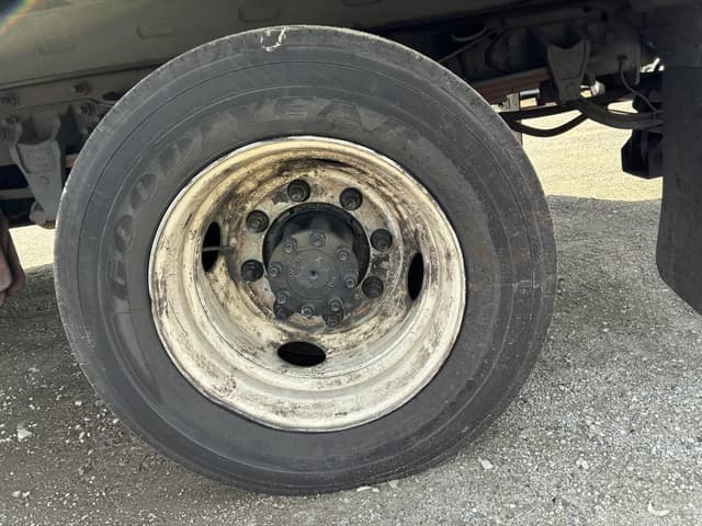 Image of Ford F-650 equipment image 4