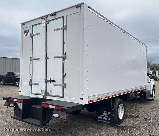 Image of Ford F-650 equipment image 4