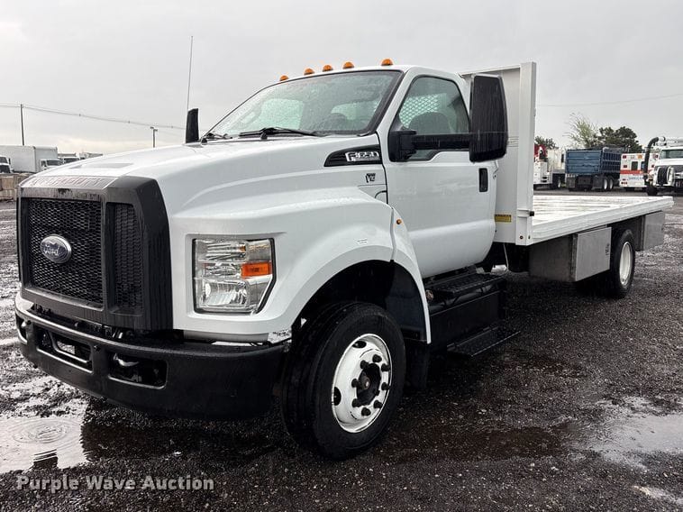 2016 Ford F-650 Equipment Image0