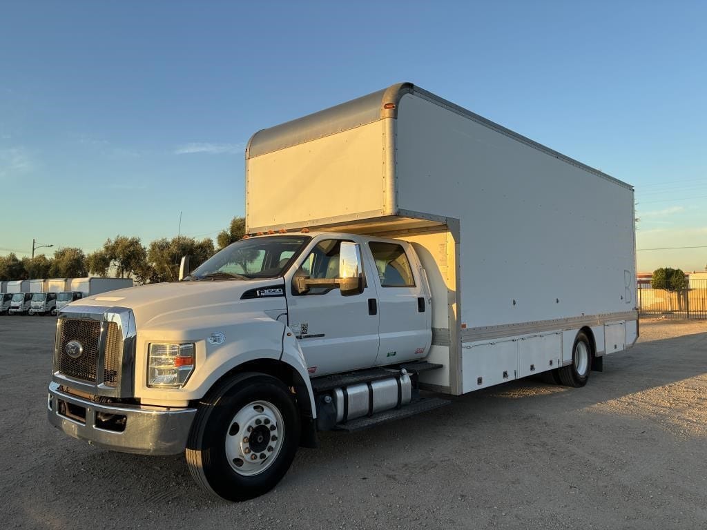 2016 Ford F-650 Equipment Image0