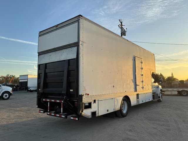 Image of Ford F-650 equipment image 2