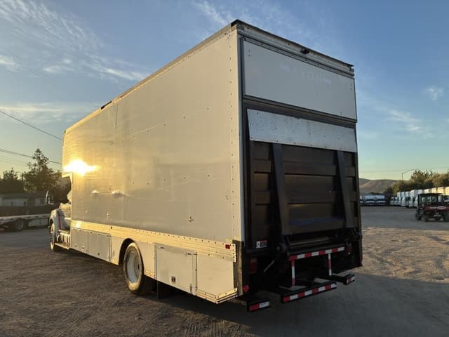 Image of Ford F-650 equipment image 3