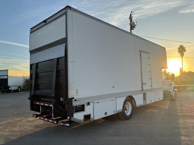 Image of Ford F-650 equipment image 2