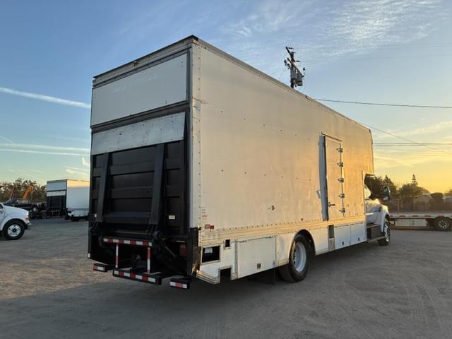 Image of Ford F-650 equipment image 2
