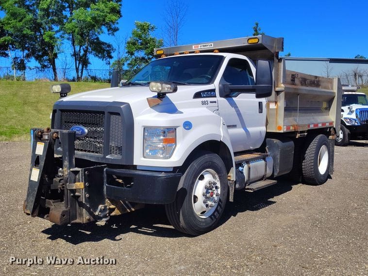 2016 Ford F-750 Equipment Image0