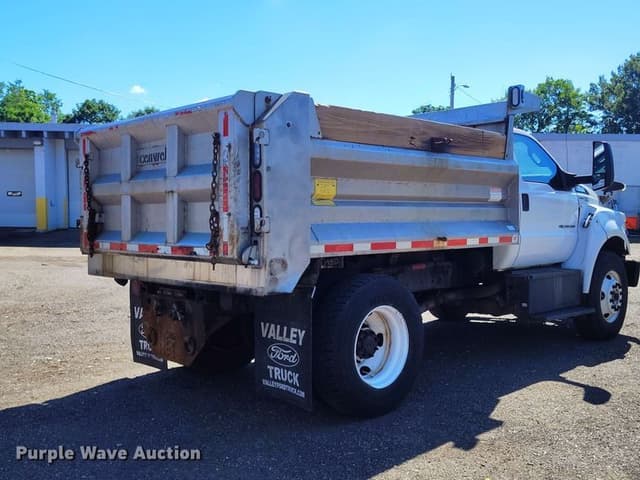 Image of Ford F-750 equipment image 4
