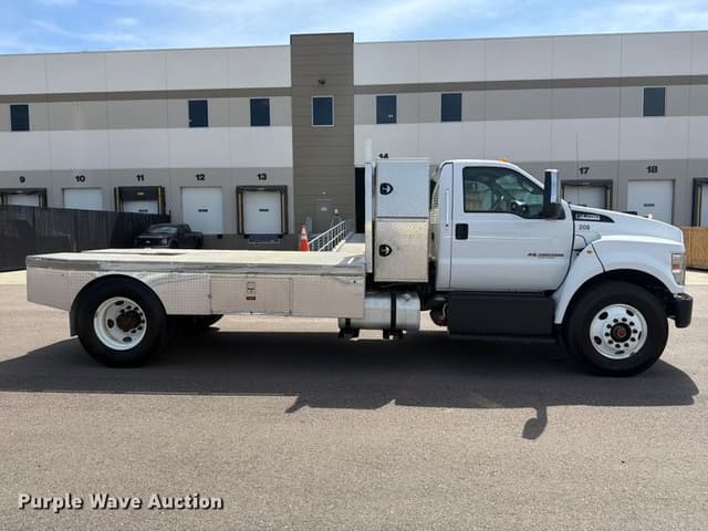 Image of Ford F-750 equipment image 3
