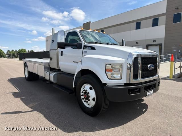 Image of Ford F-750 equipment image 2