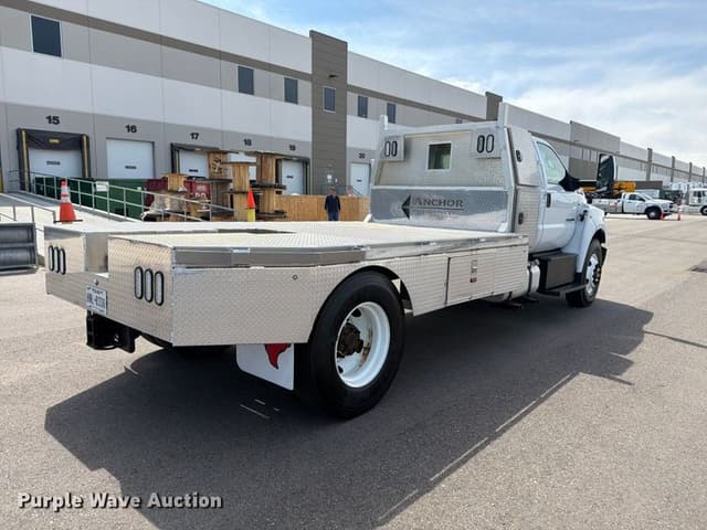 Image of Ford F-750 equipment image 4
