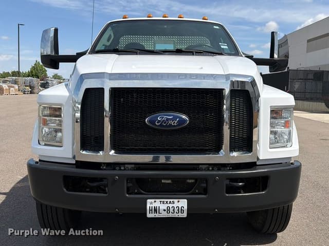 Image of Ford F-750 equipment image 1