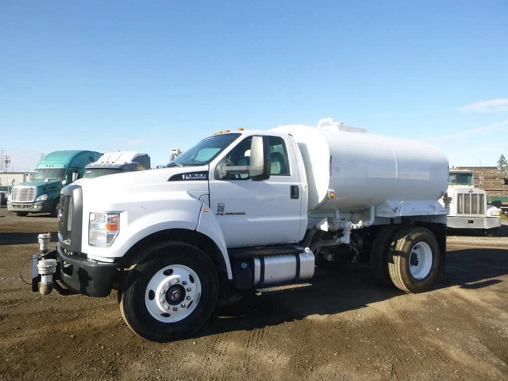 Image of Ford F-750 Primary image