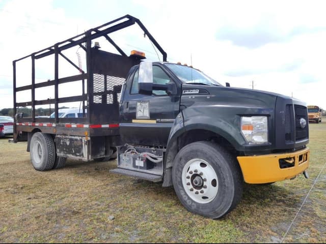 Image of Ford F-750 equipment image 1