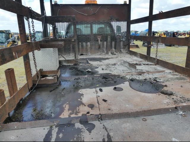 Image of Ford F-750 equipment image 4