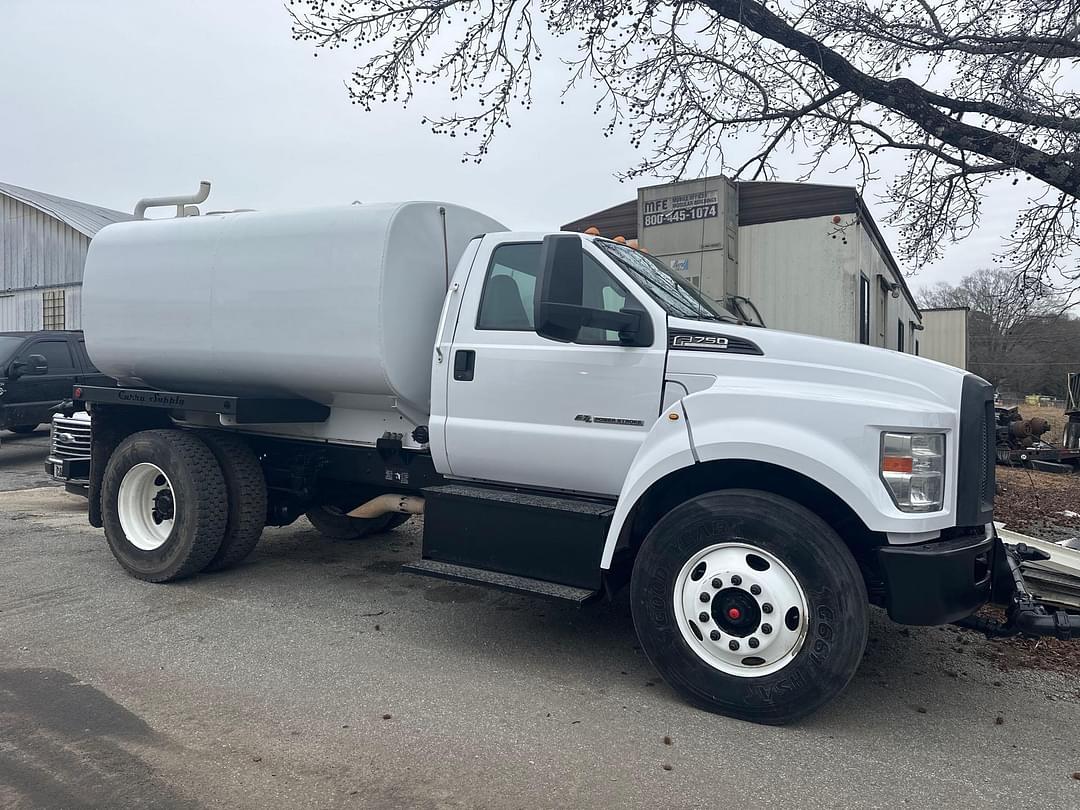 Image of Ford F-750 Primary image