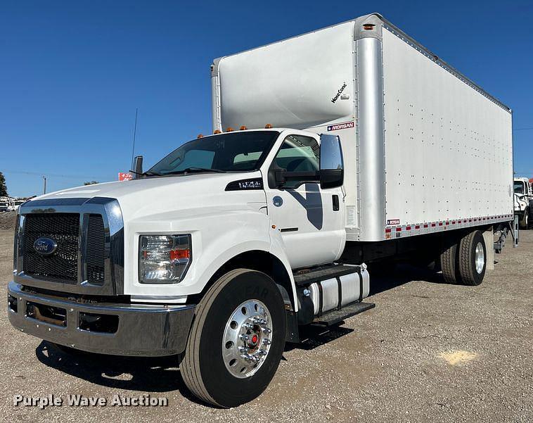 Image of Ford F-750 Primary image