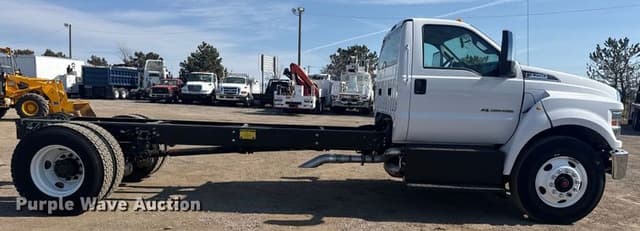 Image of Ford F-750 equipment image 3