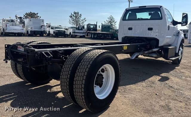 Image of Ford F-750 equipment image 4