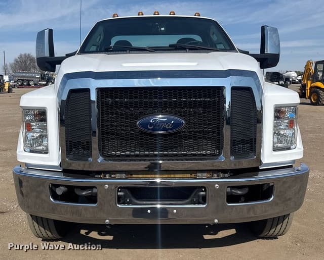 Image of Ford F-750 equipment image 1
