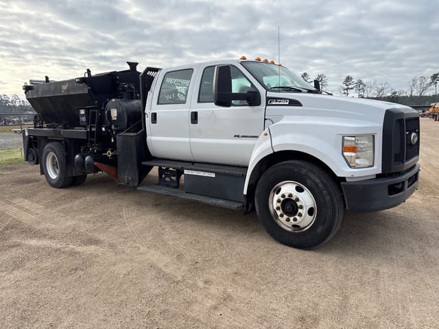 Image of Ford F-750 equipment image 1