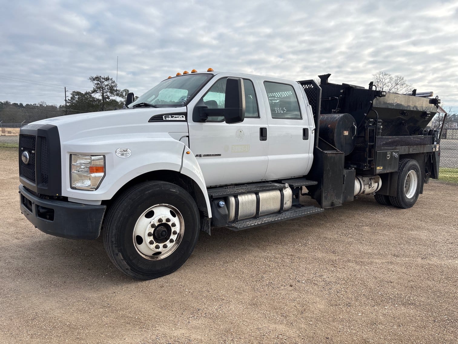2016 Ford F-750 Equipment Image0