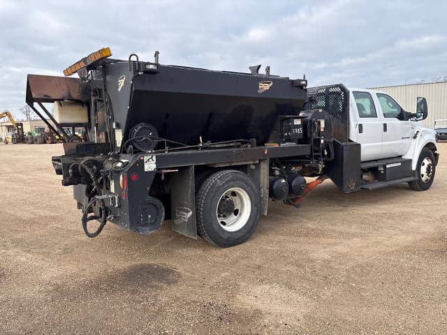 Image of Ford F-750 equipment image 2