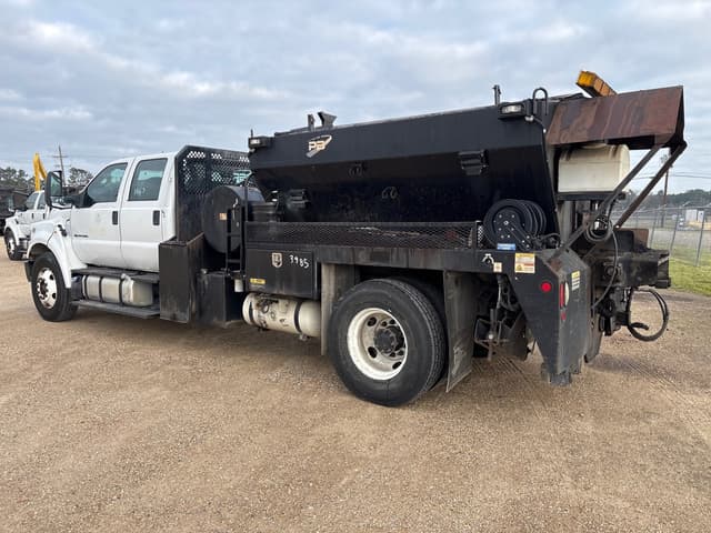 Image of Ford F-750 equipment image 3