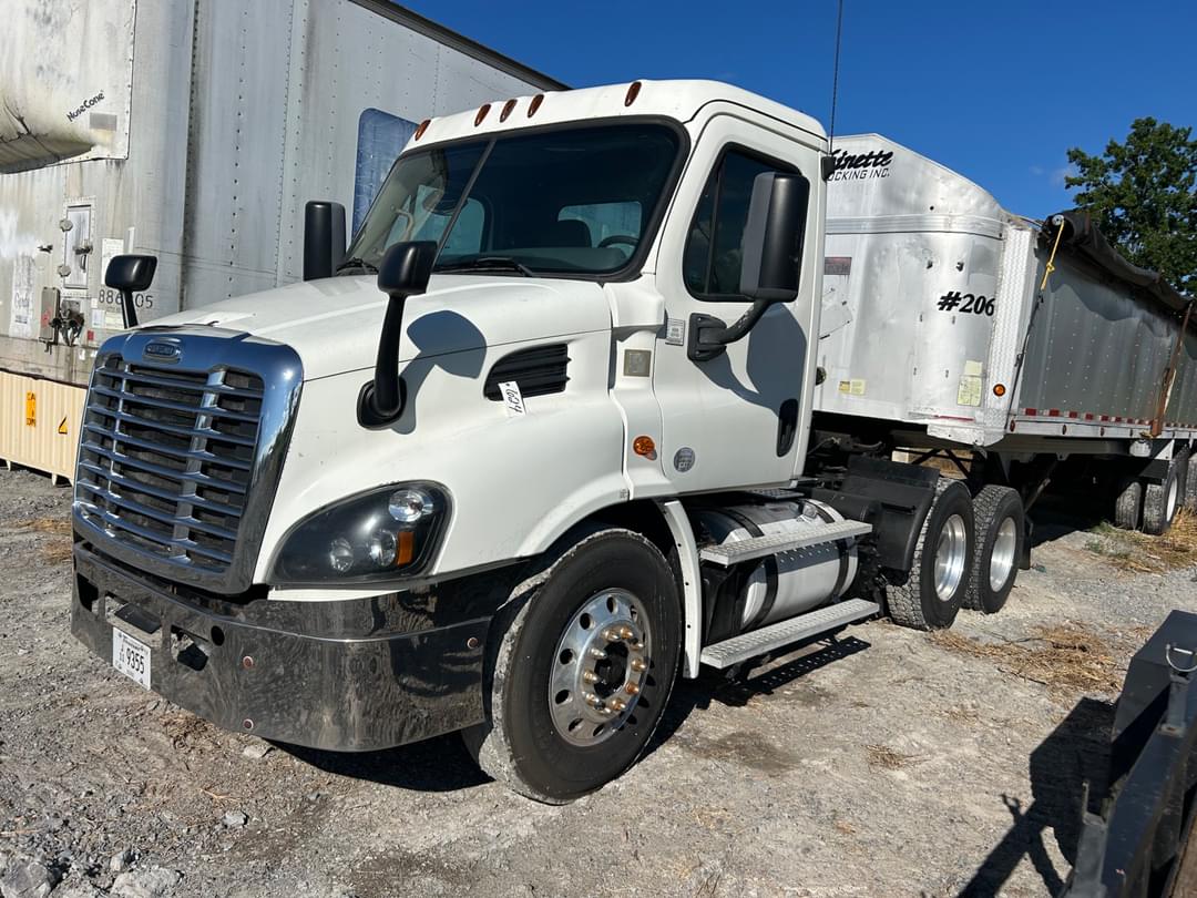 Image of Freightliner Cascadia 113 Primary Image