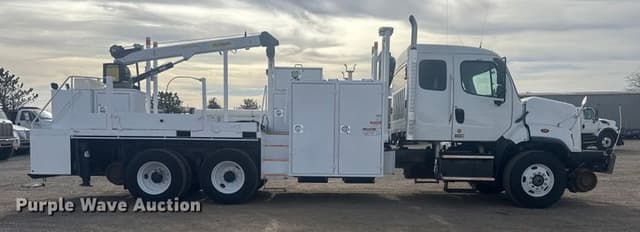 Image of Freightliner 108SD equipment image 3