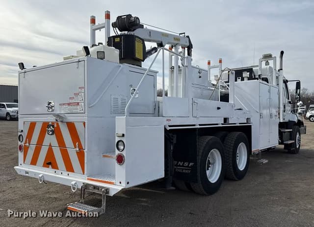 Image of Freightliner 108SD equipment image 4