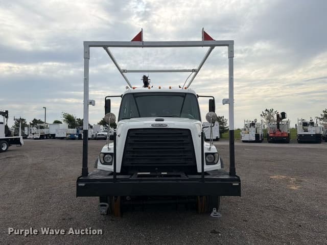 Image of Freightliner 108SD equipment image 1