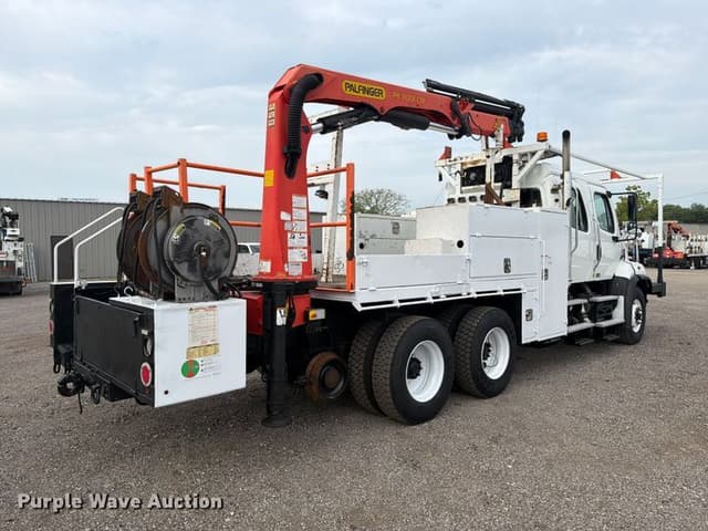 Image of Freightliner 108SD equipment image 4