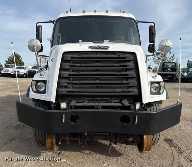 Image of Freightliner 108SD equipment image 1