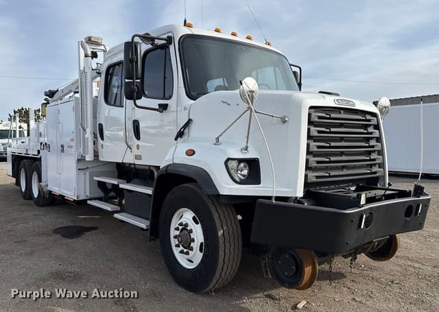 Image of Freightliner 108SD equipment image 2