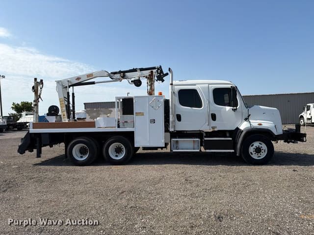 Image of Freightliner 108SD equipment image 3
