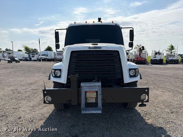 Image of Freightliner 108SD equipment image 1