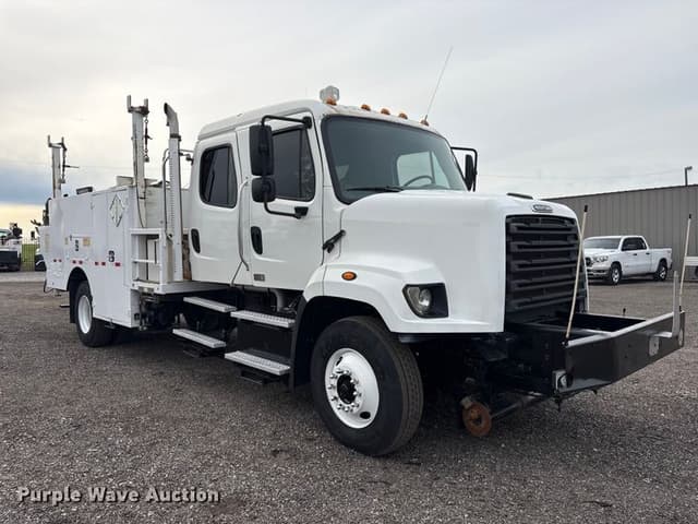 Image of Freightliner 108SD equipment image 2