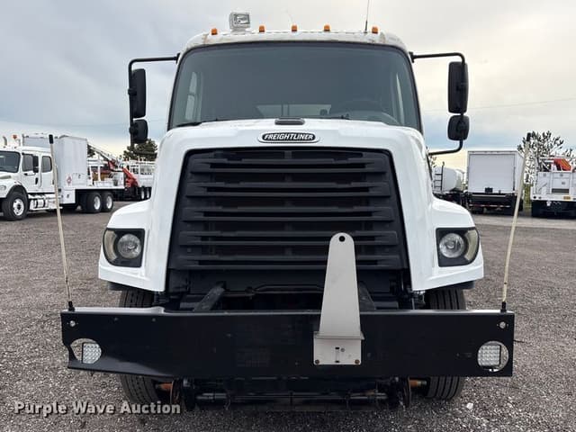 Image of Freightliner 108SD equipment image 1