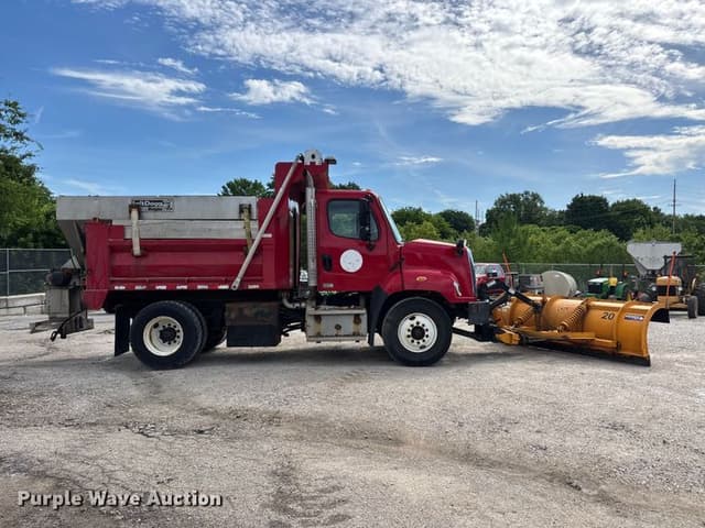 Image of Freightliner 108SD equipment image 3