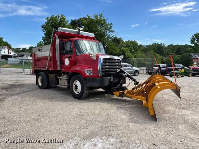 Image of Freightliner 108SD equipment image 2