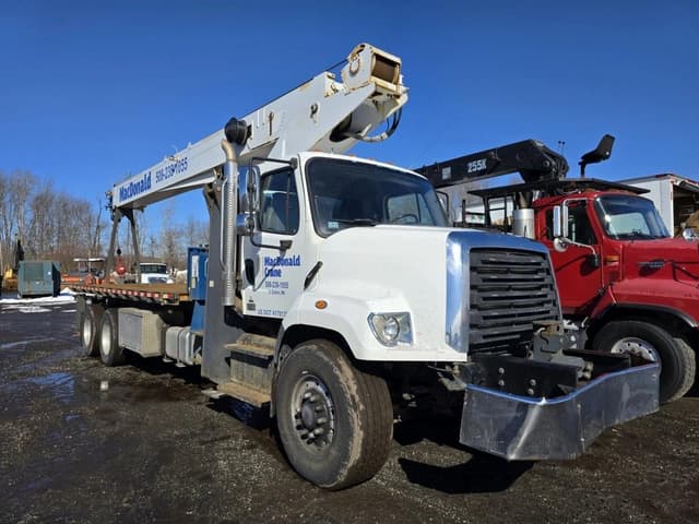 Image of Freightliner 108SD equipment image 2