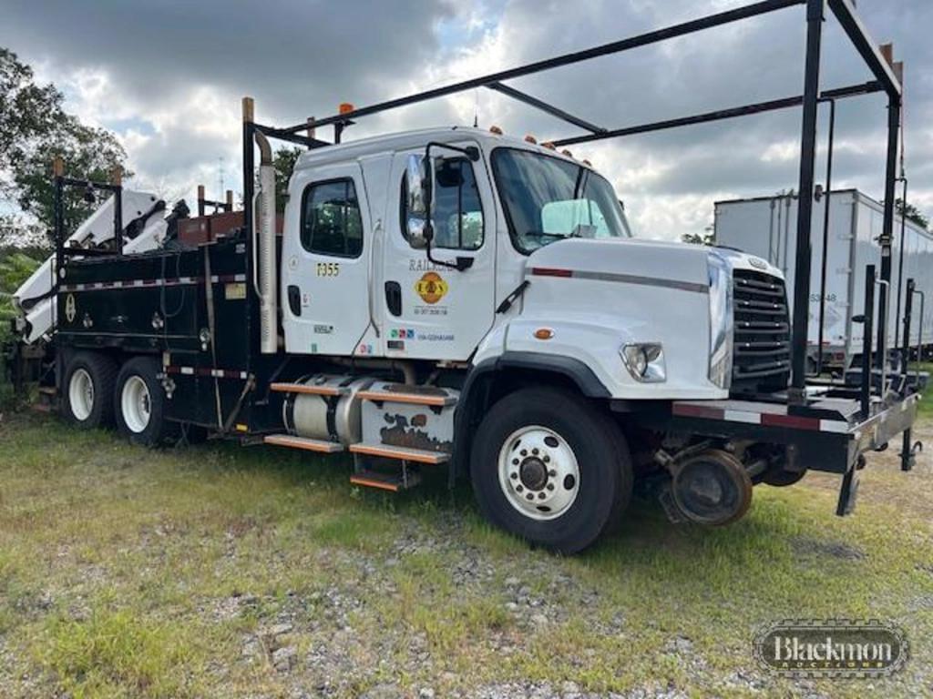 Image of Freightliner 108SD Primary image